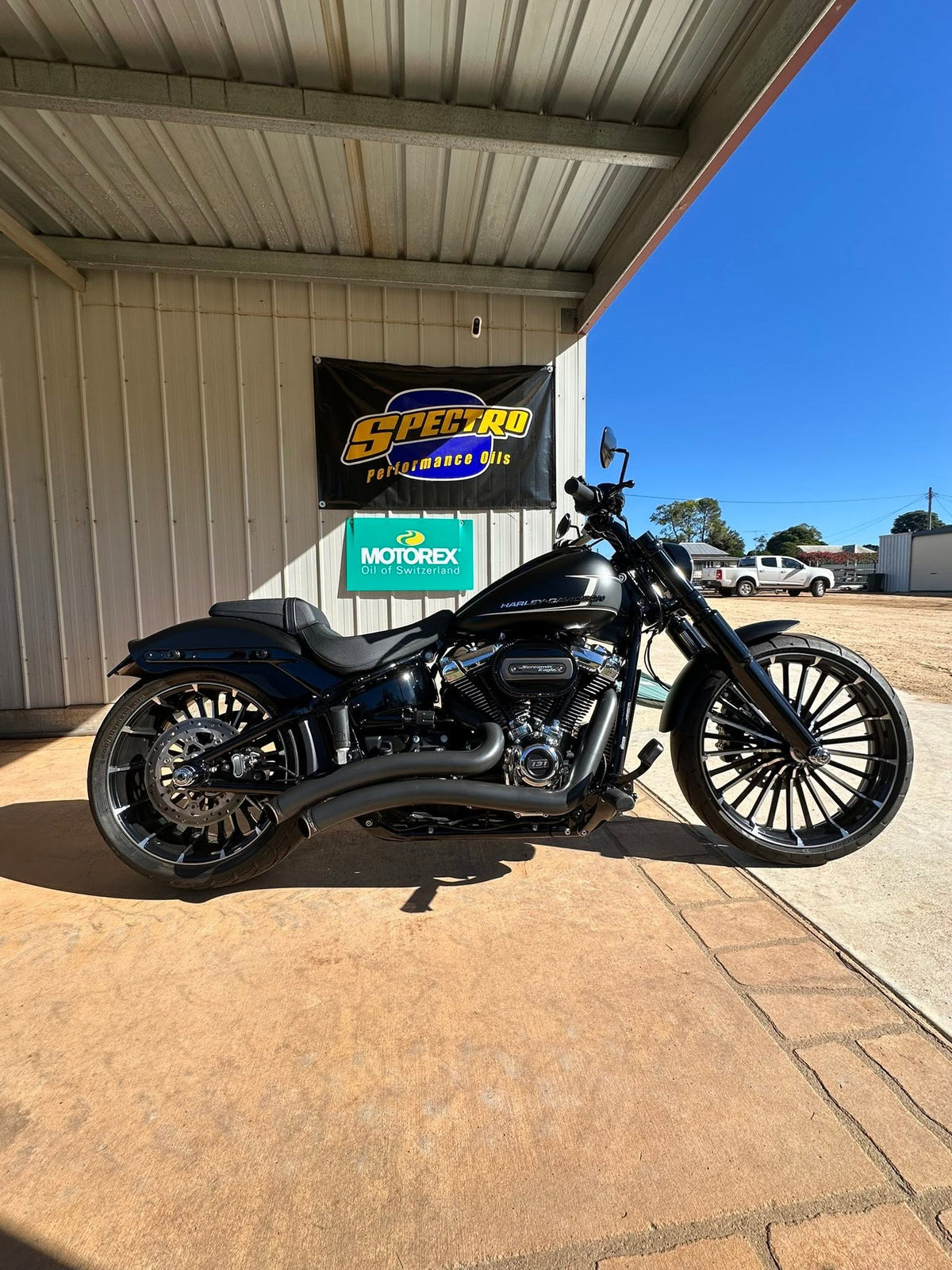Forge Kustoms cruiser motorcycle lifestyle